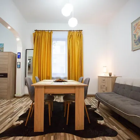 Central Charming Бухарест